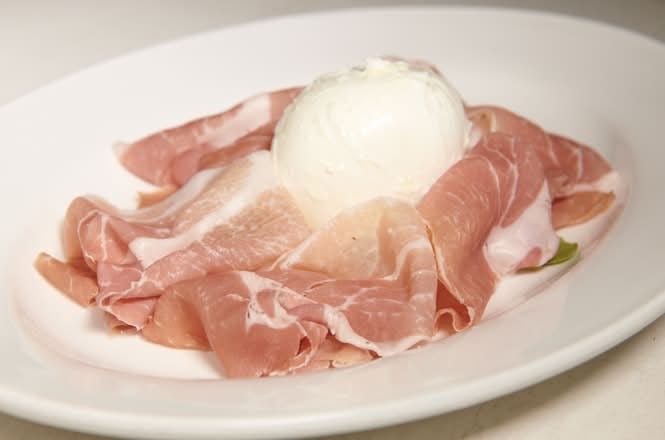 PROSCIUTTO AND MOZZARELLA.